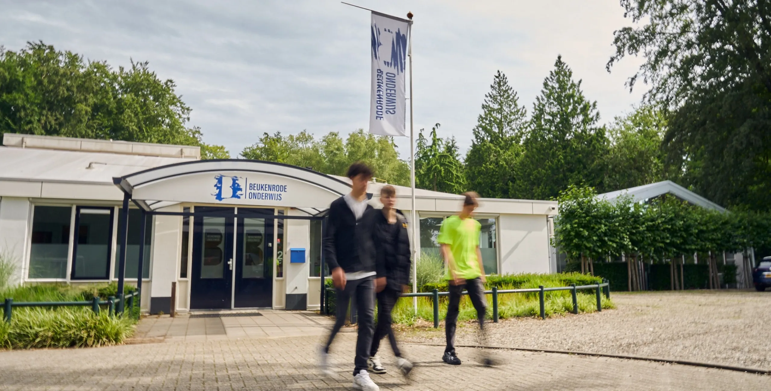 Screenshot of the new Beukenrode Onderwijs website on desktop and mobile