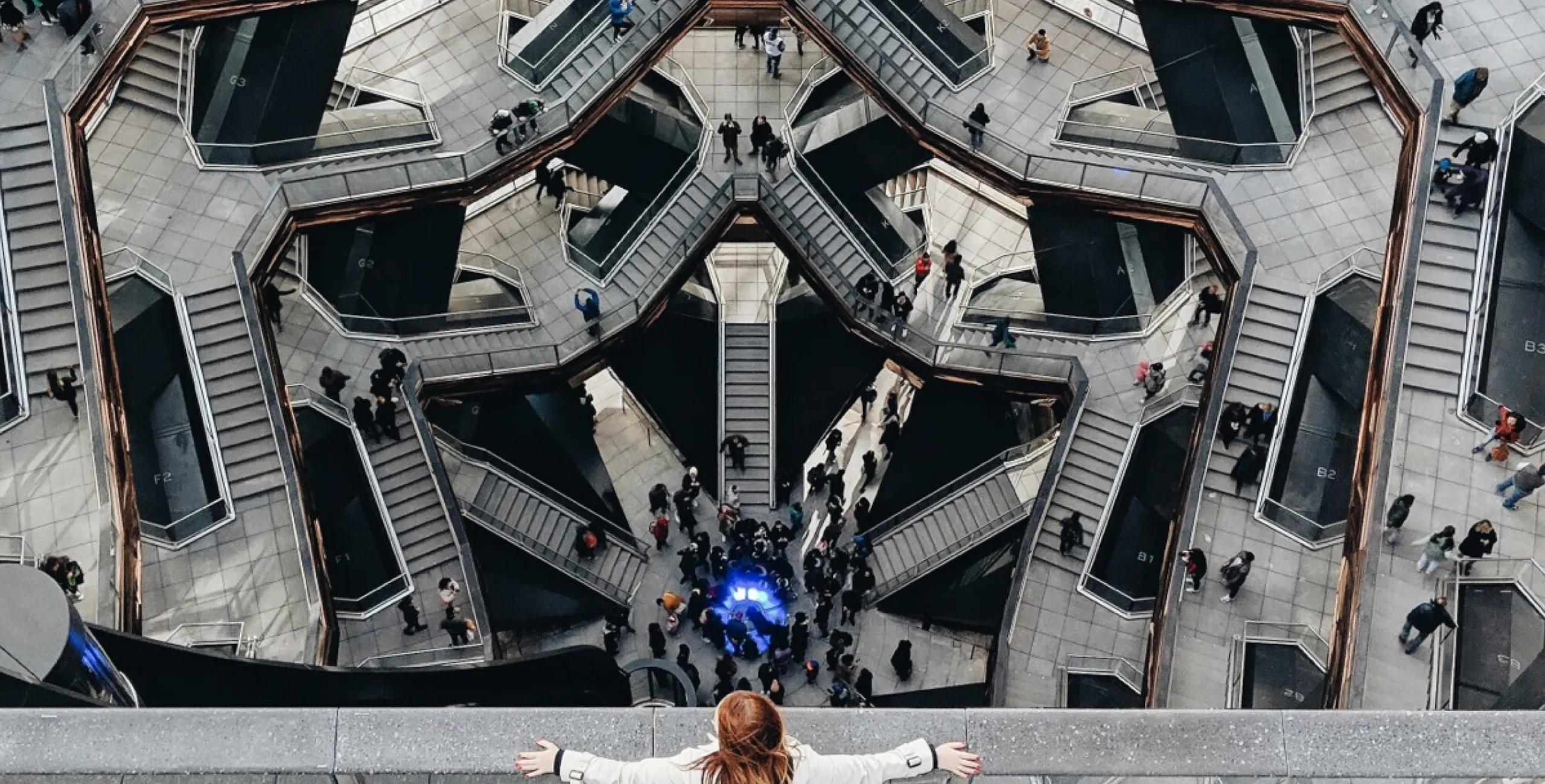 Screenshot van de nieuwe FProfs website op desktop en mobiel